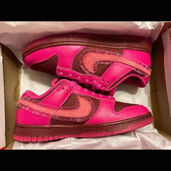 **NOT FOR SALE**. Nike Dunk Low Valentines Day 2022 (W) - Picture 2 of 2